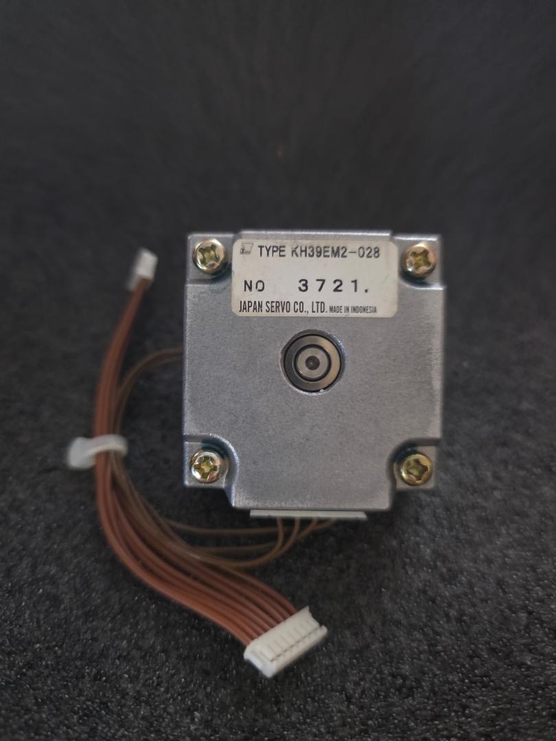 Japan Servo KH39EM22-28 Stepper Motor Model 3721 – Obsolete Tuner / Mechanical Assembly Repair Stock photo