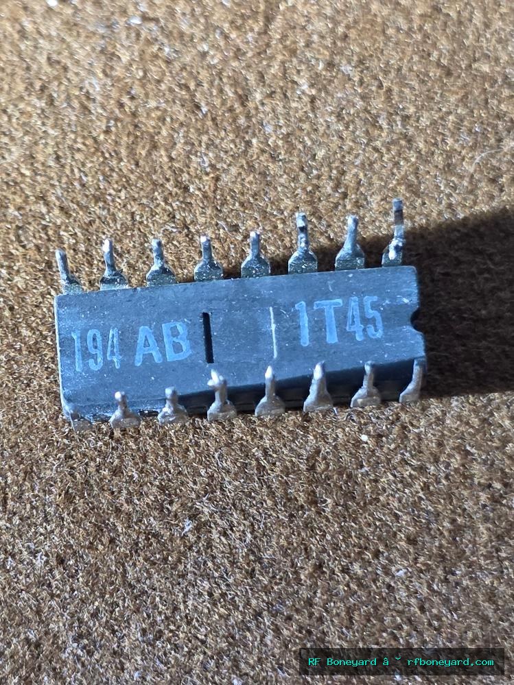 Texas Instruments SN74194J Obsolete 4-Bit Bidirectional Universal Shift Register CDIP-16 Vintage Arcade TTL IC photo