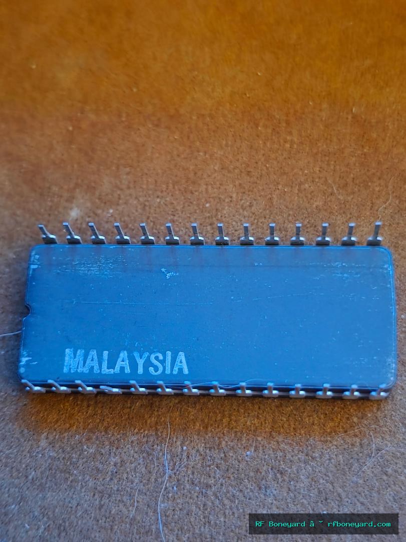 AMD AM2764ADC 64K 8K x 8 UV Erasable EPROM 28-Pin Ceramic DIP Vintage Memory IC photo