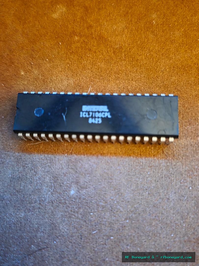 Intersil ICL7106CPL 3-1/2 Digit LCD A/D Converter Display Driver 40-Pin DIP Vintage IC photo