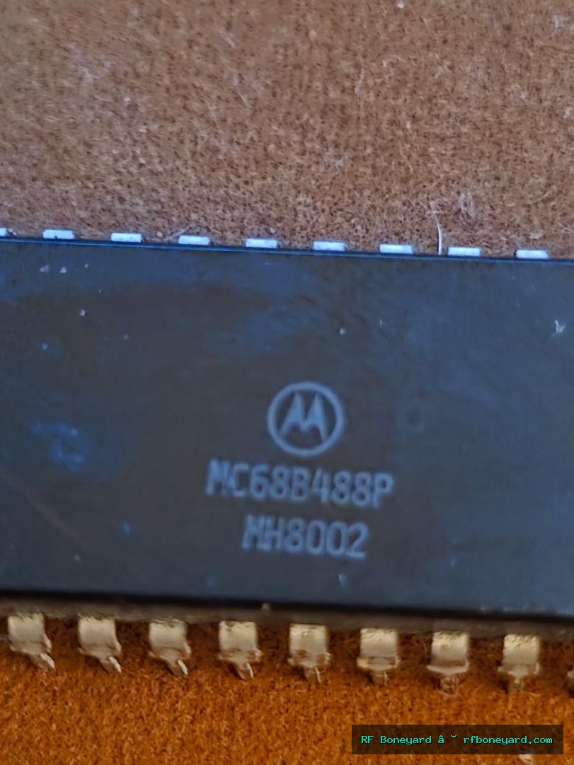 Motorola MC68B488P General Purpose Interface Adapter GPIB IEEE-488 40-Pin DIP Vintage IC photo