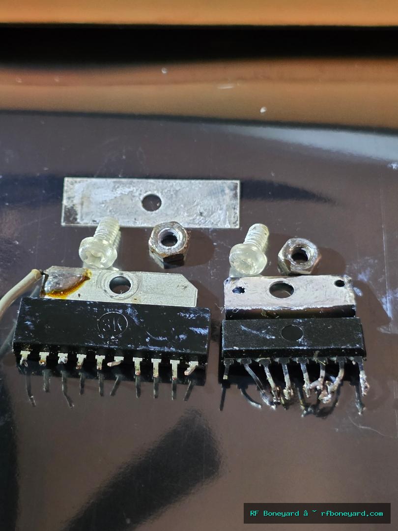 Cobra 2000 GTL Side Heat-Sink IC / Regulator Pair with Mounting Hardware