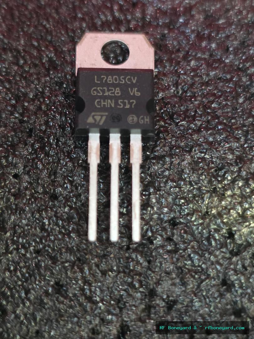 STMicroelectronics L7805CV 5V Positive Linear Voltage Regulator TO-220