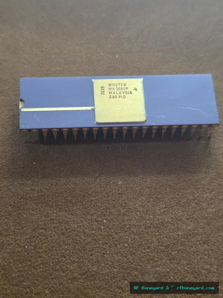 Mostek MK3881P Z80-PIO Parallel I/O Controller Ceramic Gold-Pin DIP-40 Vintage – 1 Piece