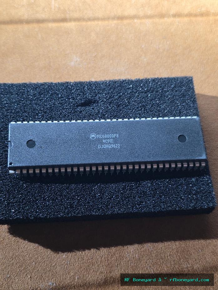 MC68000P8 Motorola IC MPU 16/32-Bit 8 MHz Microprocessor 64-Pin PDIP Amiga