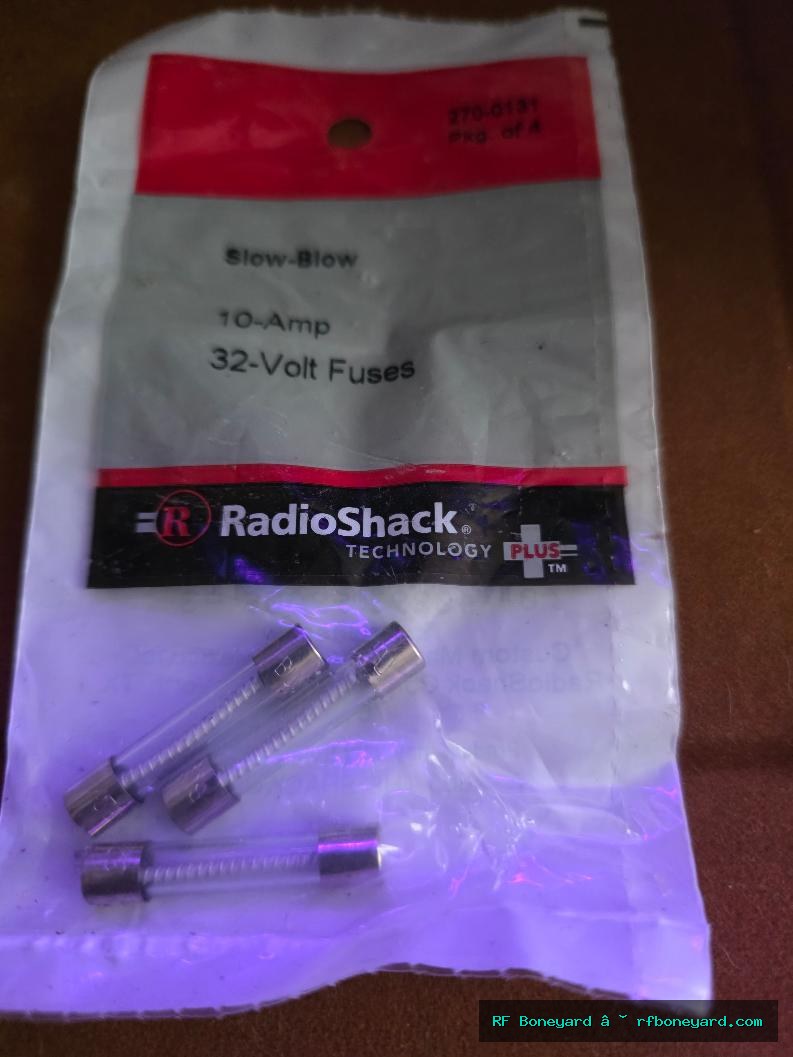 RadioShack 270-0131 10 Amp 32 Volt Slow-Blow Glass Fuses 3 PCS