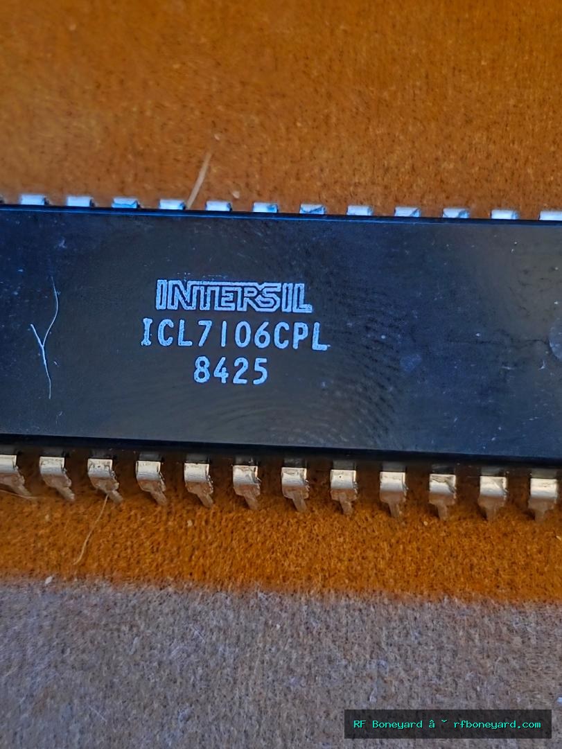 Intersil ICL7106CPL 3-1/2 Digit LCD A/D Converter Display Driver 40-Pin DIP Vintage IC